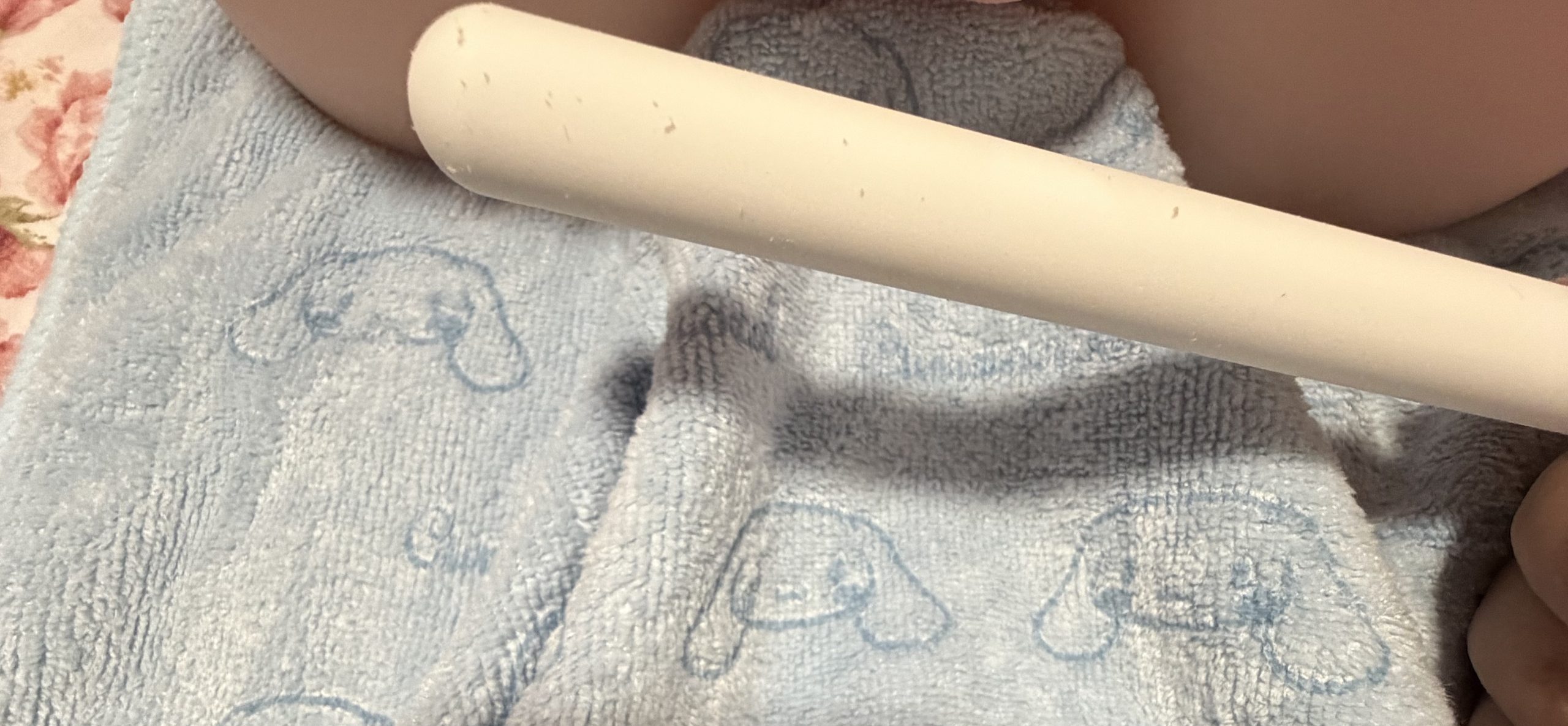 第一次使用后清洗出现碎屑是正常的吗-圣杯大百科